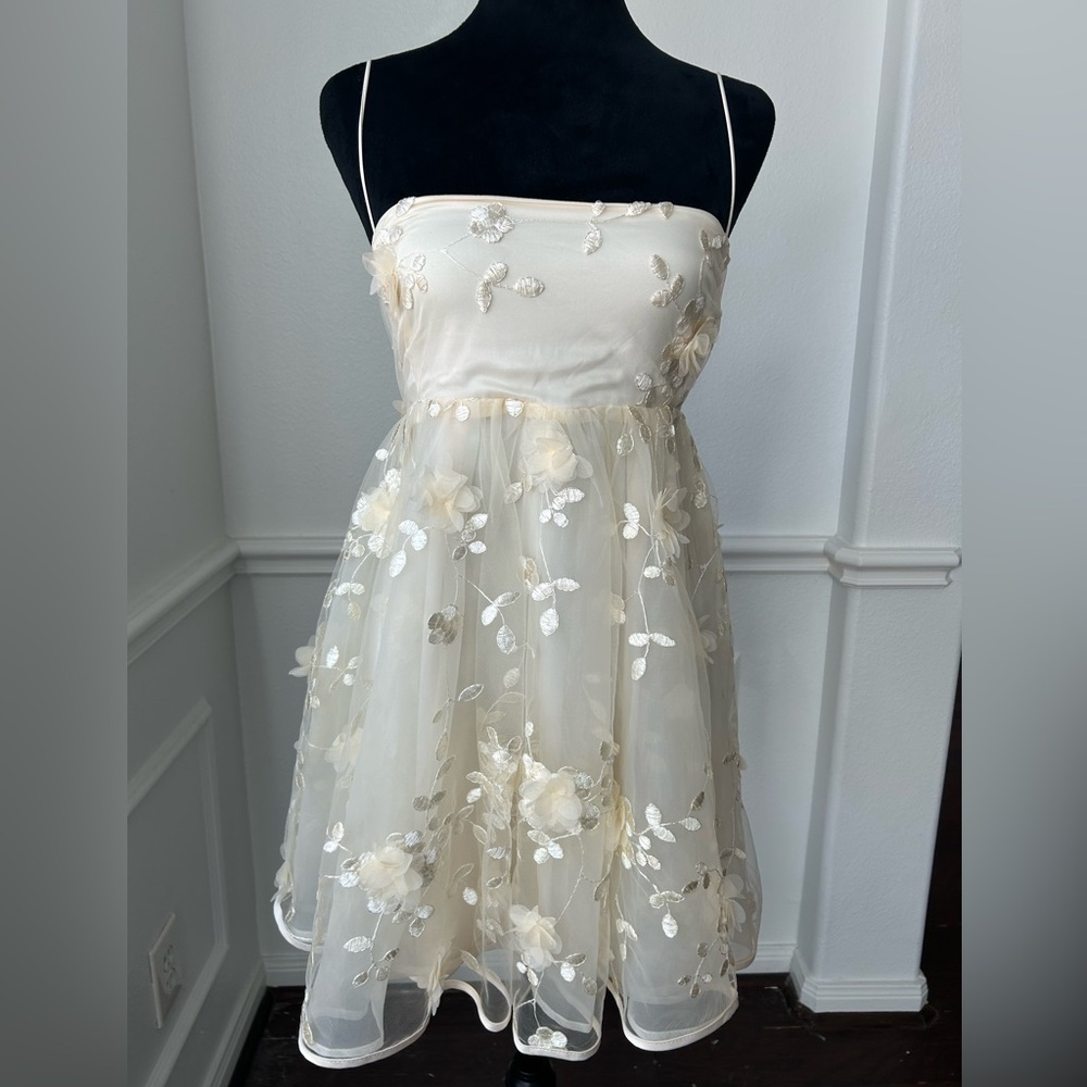 Windsor Cream Floral Dress with Tie Back, Size L, NWT